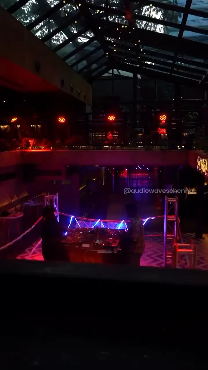 The DJ arena seen from the balcony at Secret Story